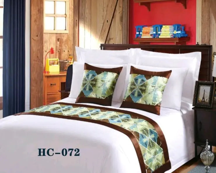 Hotel Bedding Set with Decorative Pillow Covers
