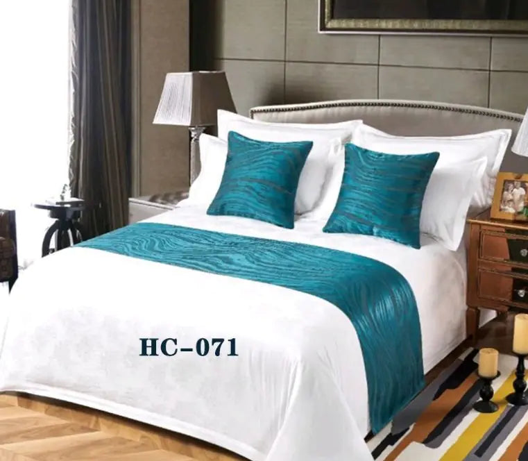 Hotel Bedding Set with Decorative Pillow Covers